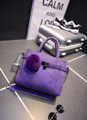 秋冬新风尚 韩版兔毛球复古链条包选购指南